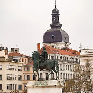 https://dify-petit-prince-place-bellecour.hotels-rhonealpes.com