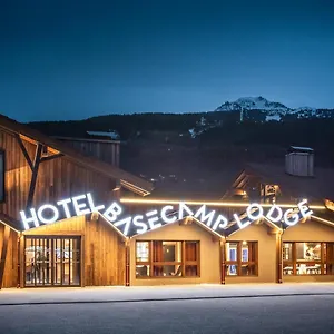 https://base-camp-lodge-hotels.hotels-rhonealpes.com