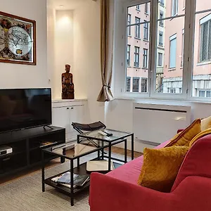 https://le-tisserand-quartier-croix-rousse.hotels-rhonealpes.com